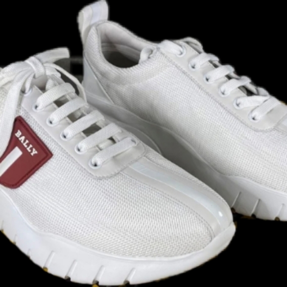 Athletic_Shoes